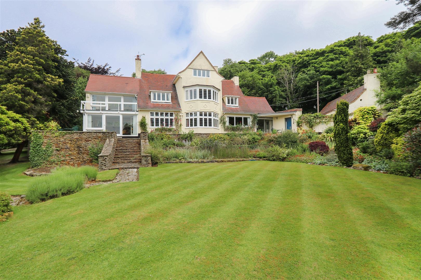 Walton Ridge, Matlock Road, Walton, Chesterfield, S42 7LD Dales and Peaks